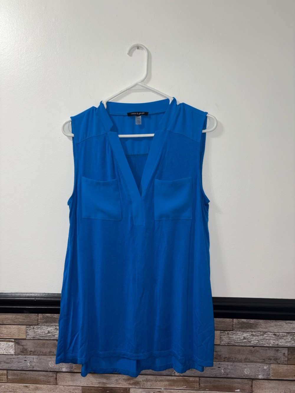 Cable & Gauge Sleeveless V-Neck Blue Blouse Size Large